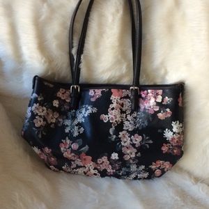 Bueno  beautiful floral bag.
